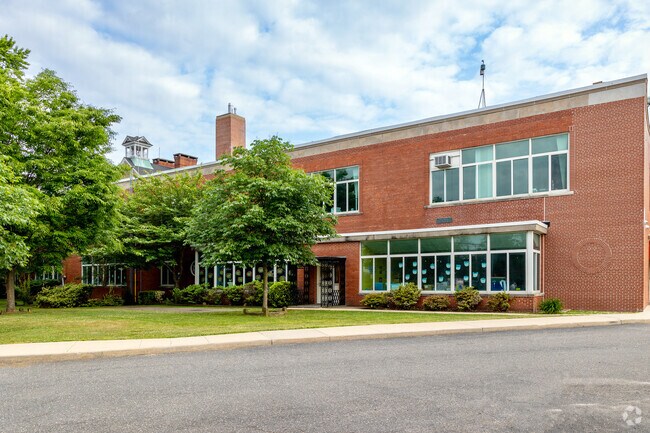 Chestnut Street School has 116 students in grades K-2.
