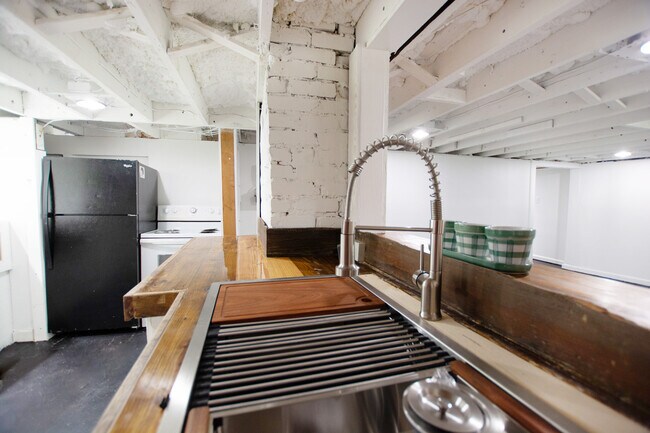 1713 E Main St unit Basement Apartment, Chattanooga, TN 37404 - photo 3