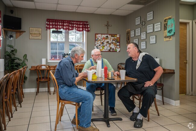 Lolo's BBQ in Fultondale is a top rated restaurant serving breakfast and lunch.