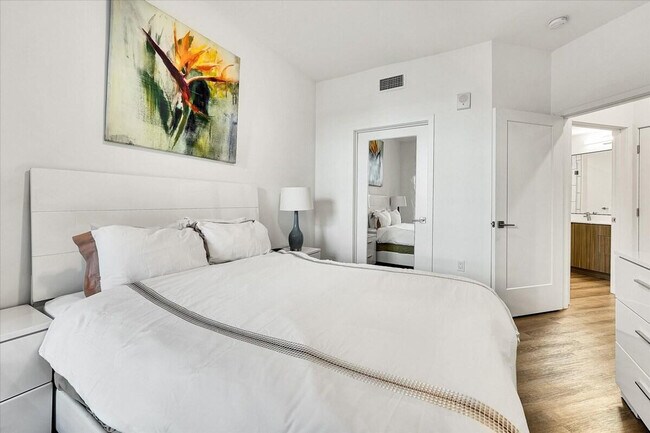 593 Camino de la Reina unit ID1343824P, San Diego, CA 92108 - photo 7