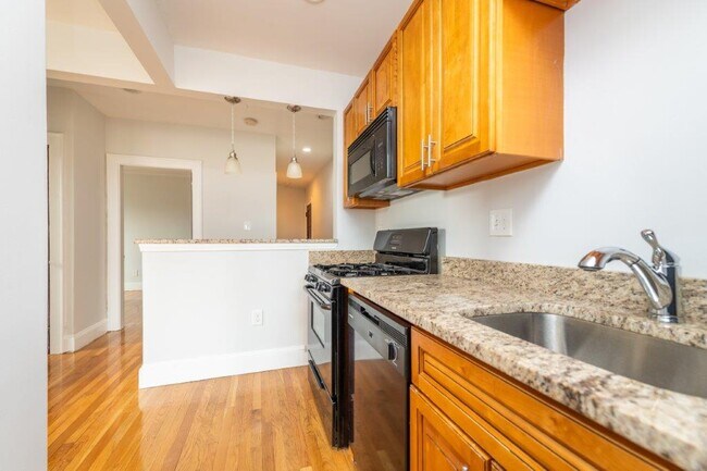 136 Highland Ave unit 2, Somerville, MA 02143 - photo 4