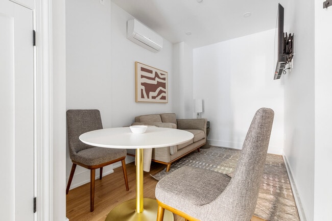 307 W 39th St unit FL2-ID2110, New York, NY 10018 - photo 3