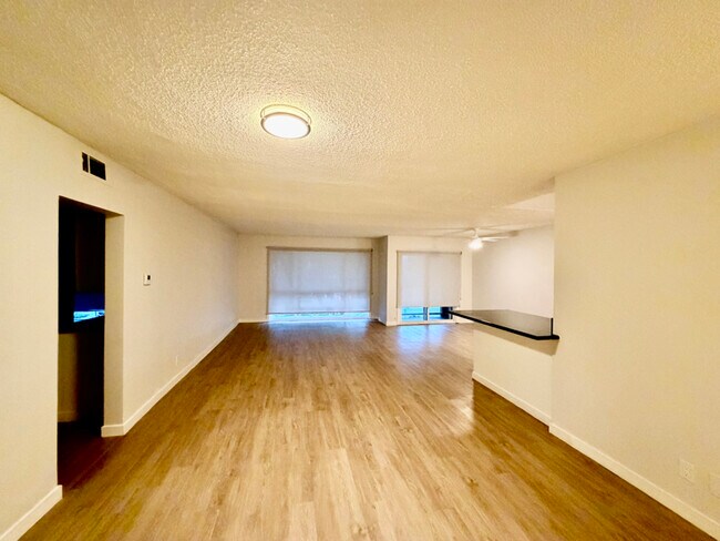 1284 Havenhurst Dr unit 110, West Hollywood, CA 90046 - photo 5