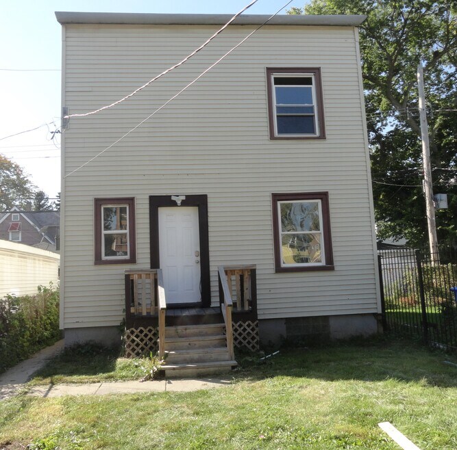 1030 N Parkside Ave unit 1R, Chicago, IL 60651 - photo 1