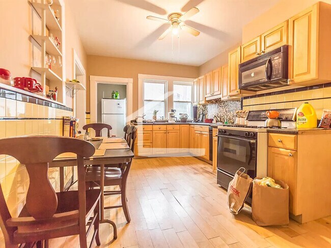 21 Euston St unit 1, Brookline, MA 02446 - photo 2