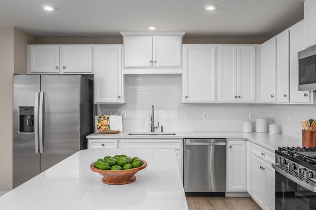 466 Clubhouse Dr, Rostraver Township, PA 15012 - photo 5