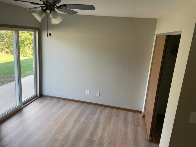 811 Covey Ln, Coal City, IL 60416 - photo 2