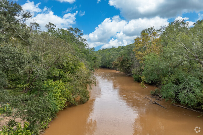 The Oconee river flows directly through Saint George Place.