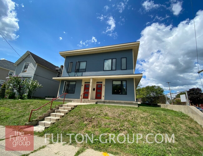 107 Diamond Ave SE unit 2, Grand Rapids, MI 49506 - photo 2