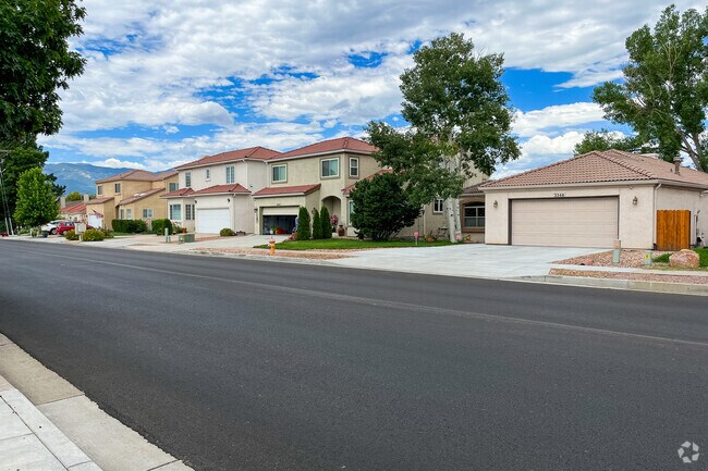 There are homes with tile roofs in the Cragmor Neighborhood.