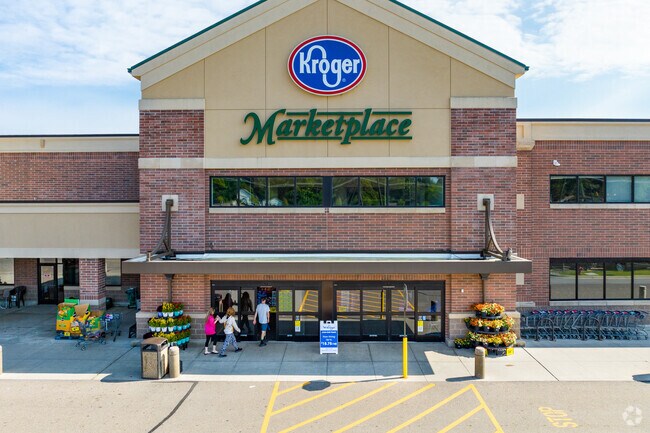White Lake Kroger Marketplace offers thousands of quality food and household products.