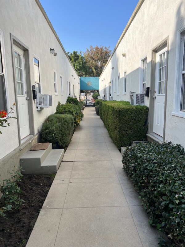 1114 4/5 Tamarind Ave unit 1114 4.5, Los Angeles, CA 90038 - photo 2