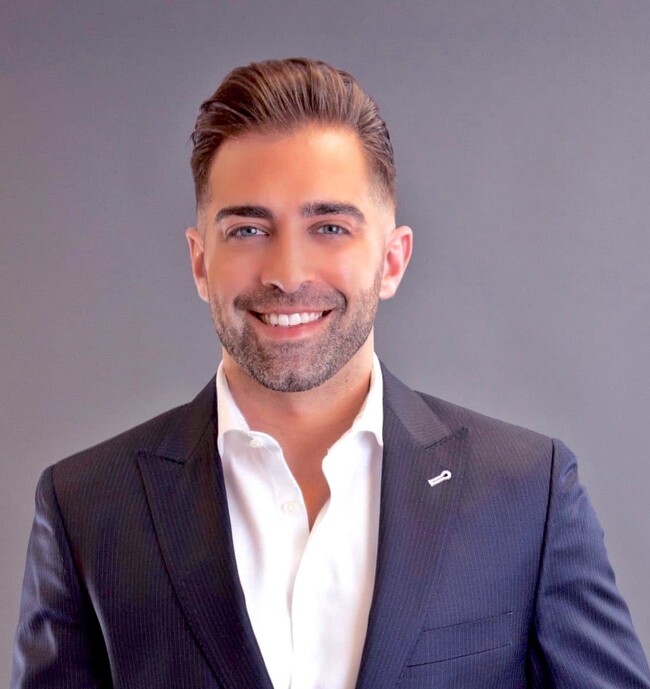 Agent Photo