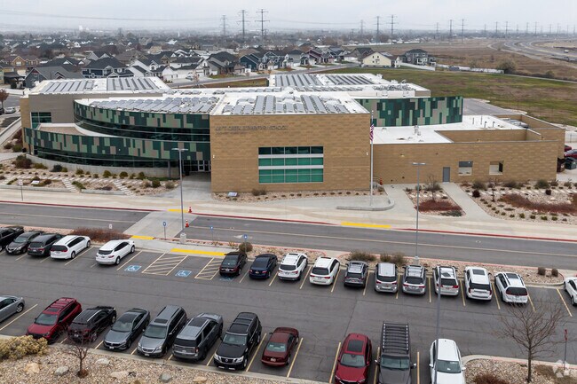 Kay’s Creek Elementary School in West Kaysville has wide sidewalks that wrap around the front an