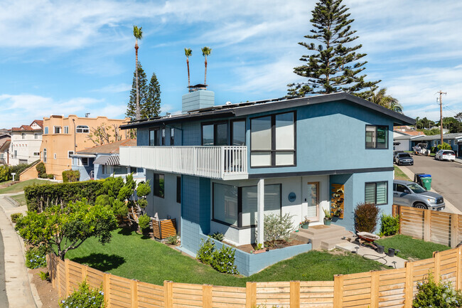 Overlook Heights in Morena features large custom homes with stunning views and spacious layouts.