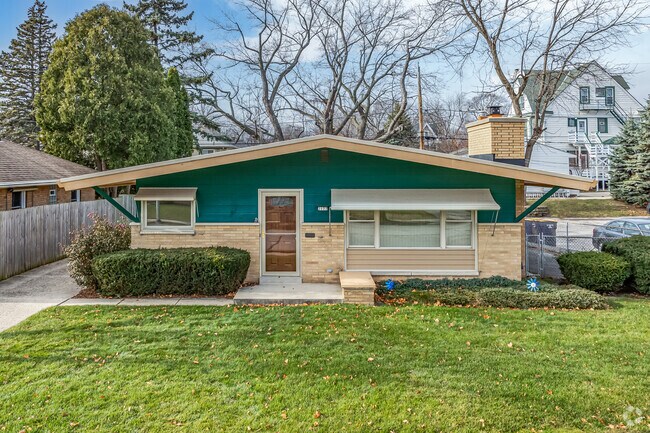 A unique mid-century home shines in Honey Creek.