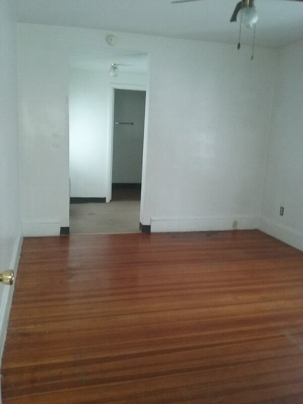 197 Acorn St unit 1 floor, Springfield, MA 01109 - photo 2