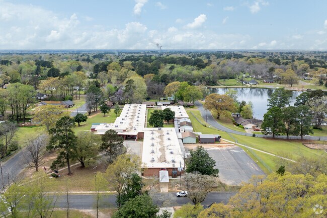 E.S. Richardson Elementary School serves students from grades 4-6.