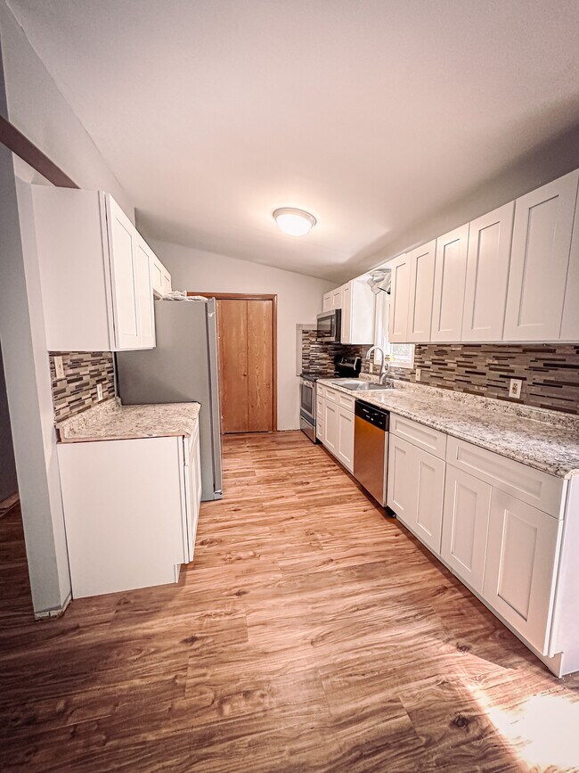 7133 Susquehanna Dr, Coolbaugh Township, PA 18466 - photo 5