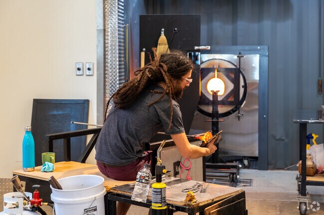 Englewood Arts offers classes, exhibits, and year‑round shows near Rock Creek.