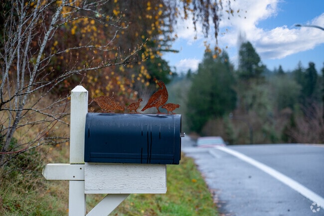 The community of North Issaquah welcomes your arrival.