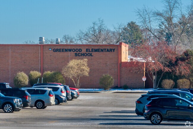 Greenwood Elementary School has 291 students in grades PK, and K-5.