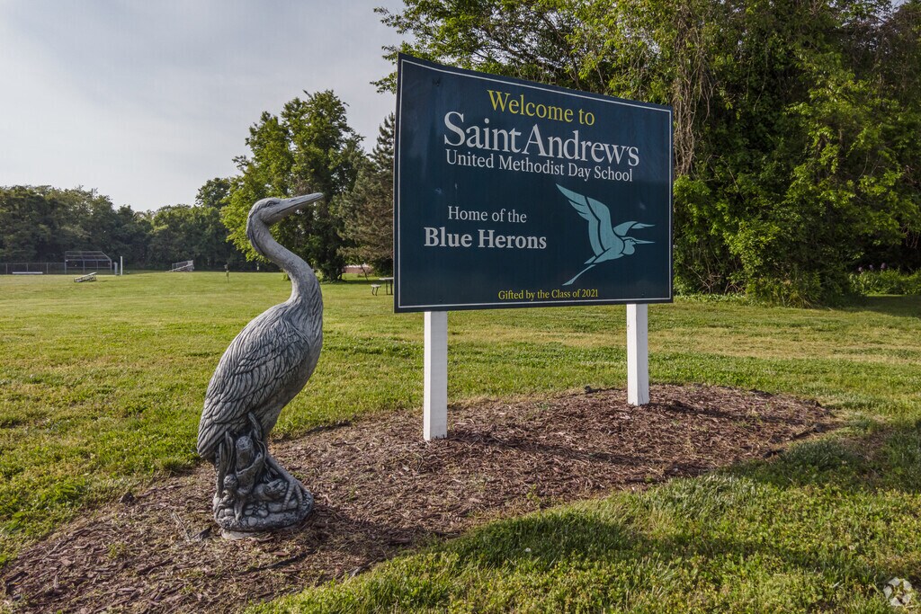 St. Andrews Day School, Sign