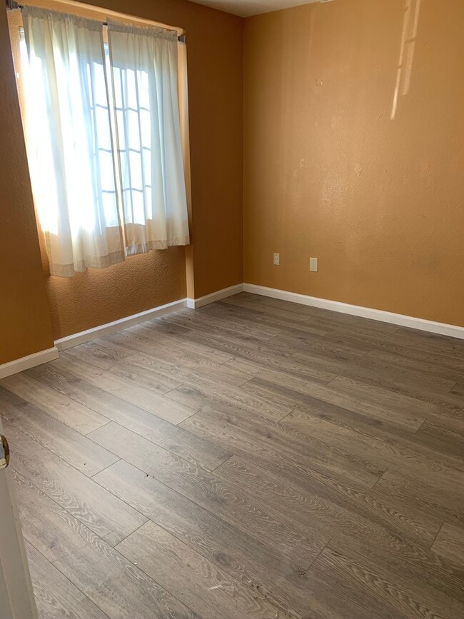 965 Weeping Willow Ct, Tracy, CA 95376 - photo 4