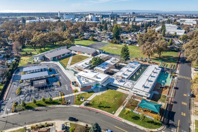 Westmore Oaks Elementary School offers a variety of classes across several buildings on campus.
