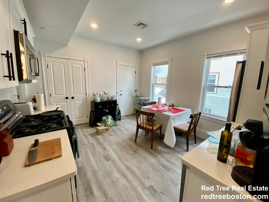 39 Goldsmith St unit 3, Jamaica Plain, MA 02130 - photo 1