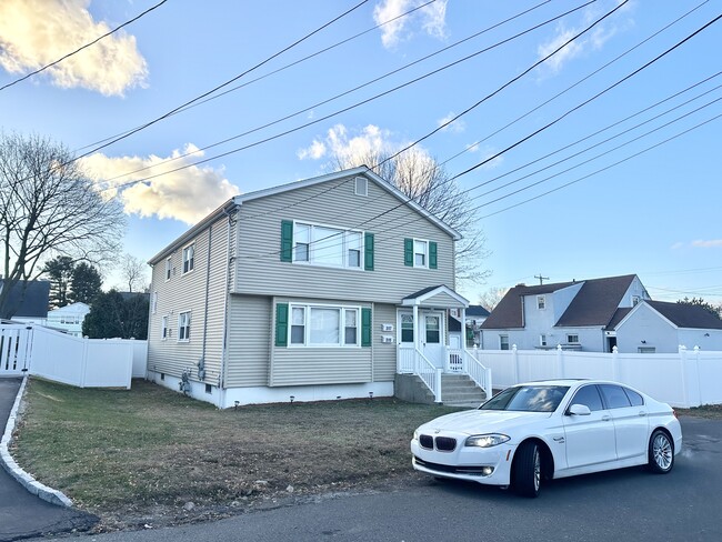 317 Alexander Ave unit 2, Bridgeport, CT 06606 - photo 3