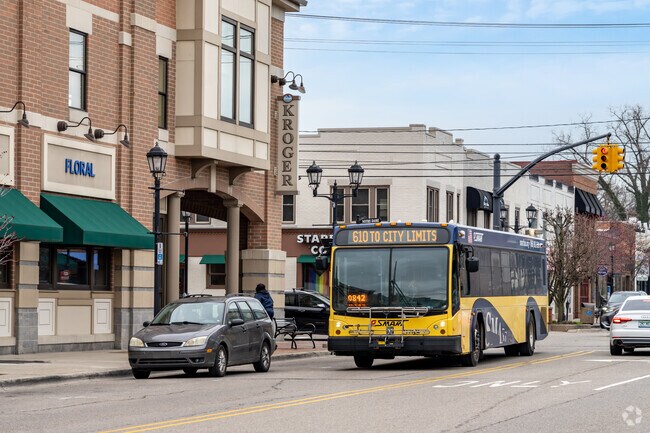 Residents of Grosse Pointe can travel downtown quickly using Detroit's DDOT bus system.