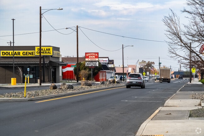 Retailers and locally-owned businesses line the streets of Downtown Umatilla.