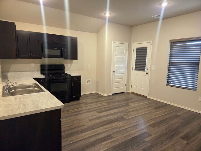 9704 Saddle Dr, Yukon, OK 73099 - photo 6