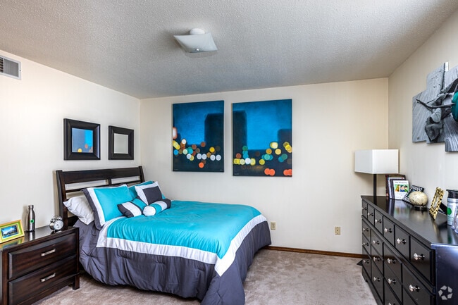 Forest Village, Columbia, MO 65203 - photo 4