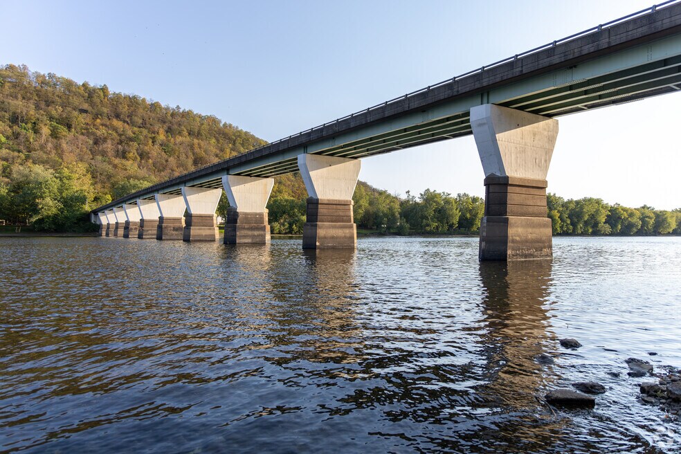 NH_Clinton_ 558343_V1_P2_120524