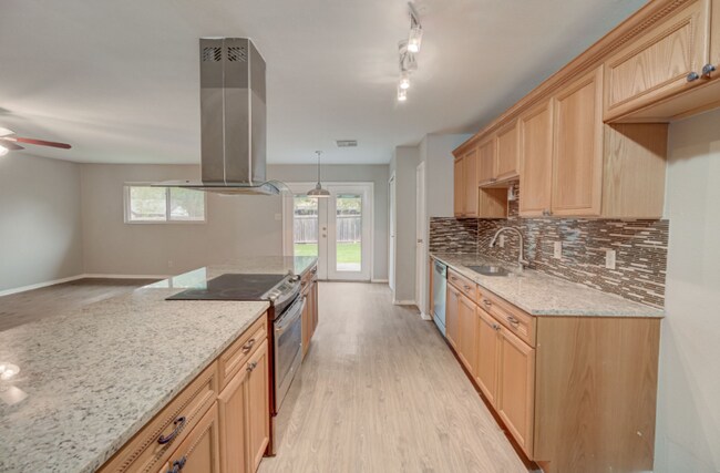 13614 Larkbrook St, San Antonio, TX 78233 - photo 7