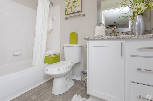 2BR, 2BA - 1060SF
