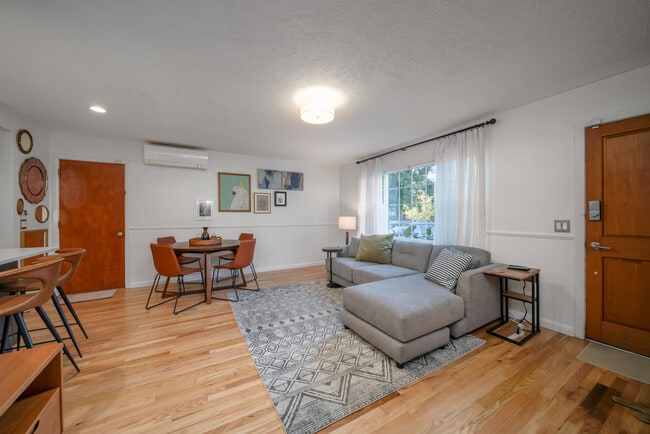 4320 SE Lambert St, Portland, OR 97206 - photo 4