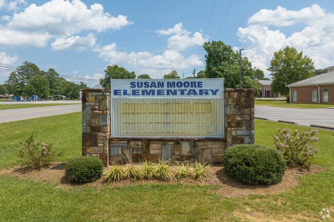 Susan Moore Elementary School teaches grades K - 6th grades.
