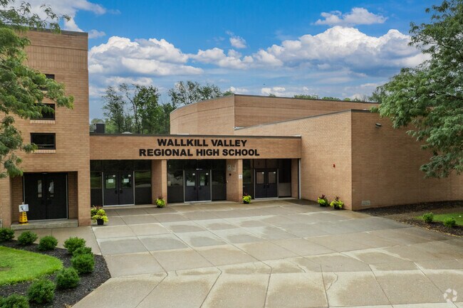 Wallkill Valley Regional High School receives a B-minus on Niche.