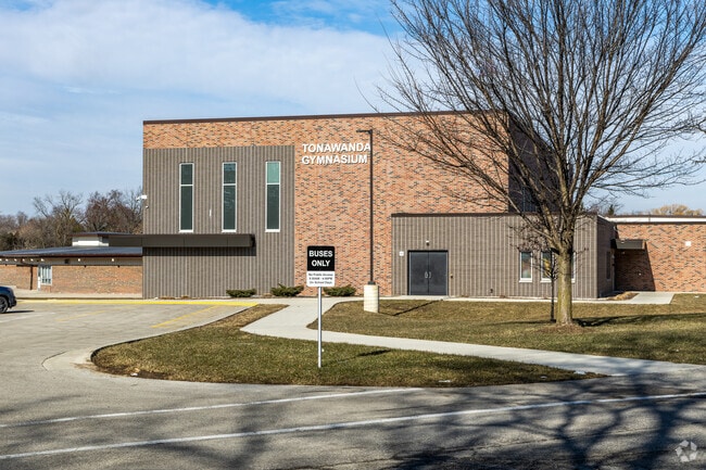 Tonawanda Elementary School is a wonderful elementary school in Elm Grove.