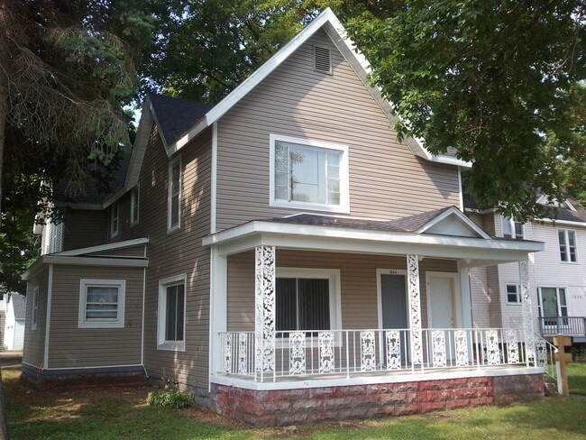 1026 Oxford Ave unit 1, Eau Claire, WI 54703 - photo 2