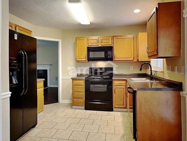 4013 Wellingham Ln, High Point, NC 27265 - photo 3