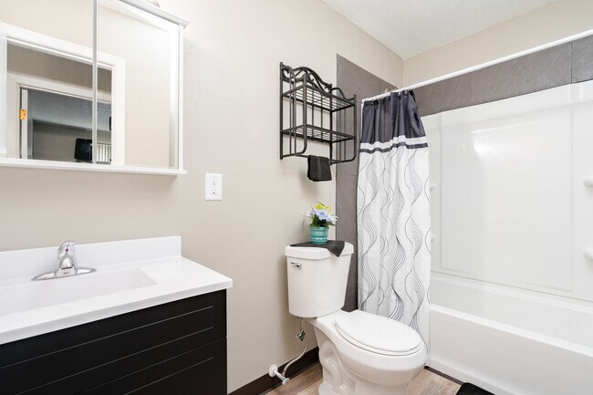 Brentwood Estates - Furnished & Unfurnished Apartments, Cedar Falls, IA 50613 - photo 6