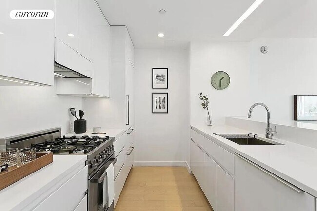 29-11 Queens Plaza N, Lngcty, NY 11101 - photo 3