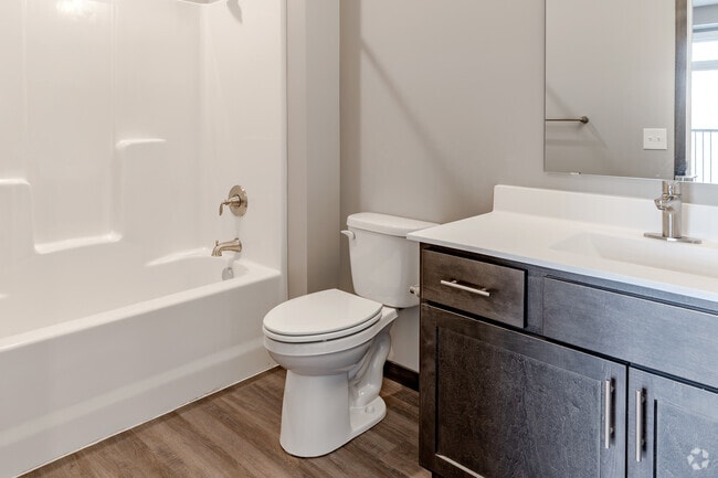 2BR, 2BA - 1,029SF - Second Bathroom