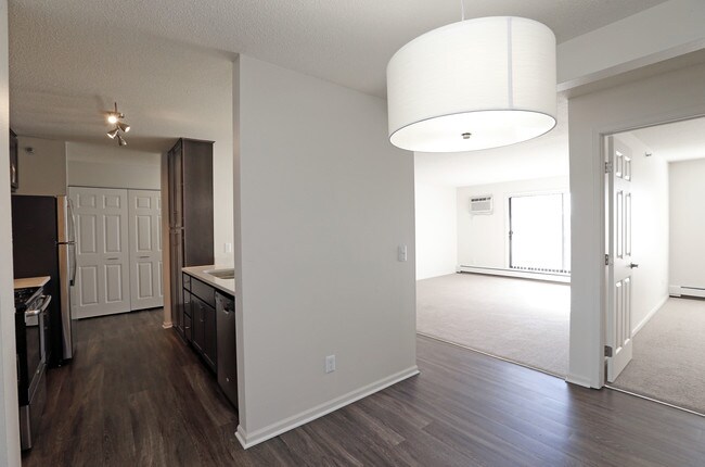 The Woodlands of Minnetonka Apartments, Minnetonka, MN 55305 - photo 4