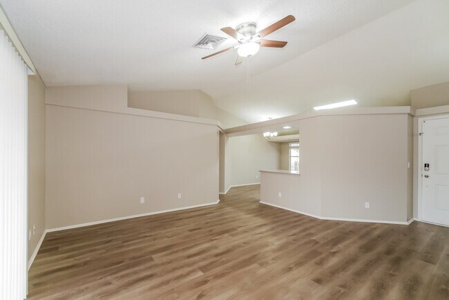 8045 W Larkspur Dr, Peoria, AZ 85381 - photo 6