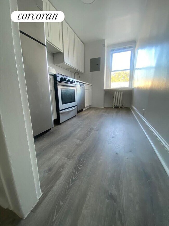 21-23-23 29th Ave, Queens, NY 11102